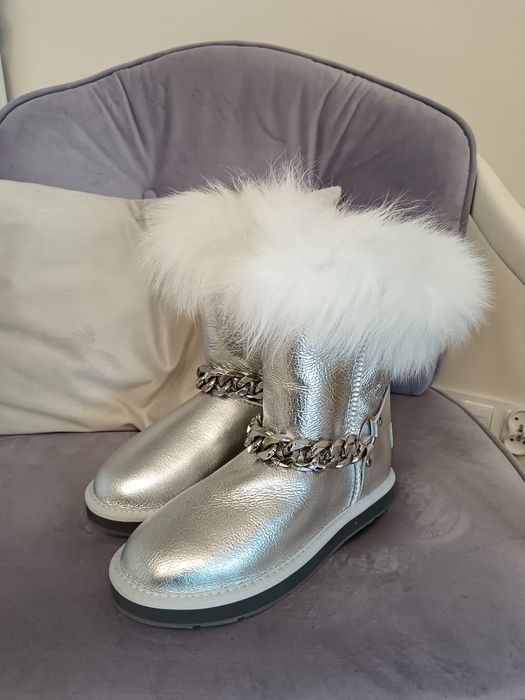 Srebrne śniegowce z białym futerkiem