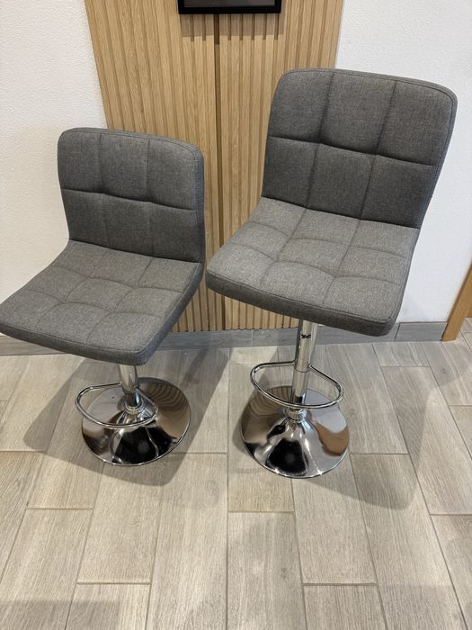 2 cadeiras de bar cinzentas