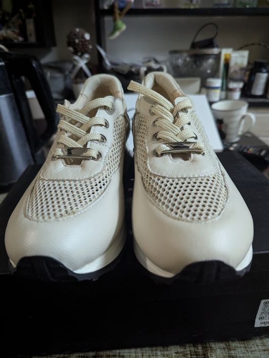 Новые  стильные кросовки