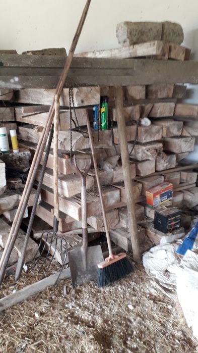 Vendemos barrotes e vigas de choupo e pinho de várias medidas