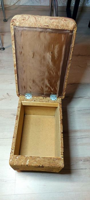 Пуф з нішею для речей