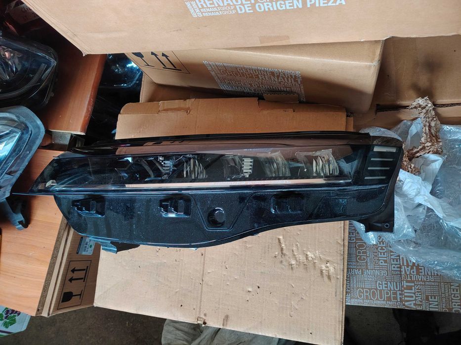 RENAULT megane V 5 E-TECH lampa FULL LED lewa przód przednia 260605490R