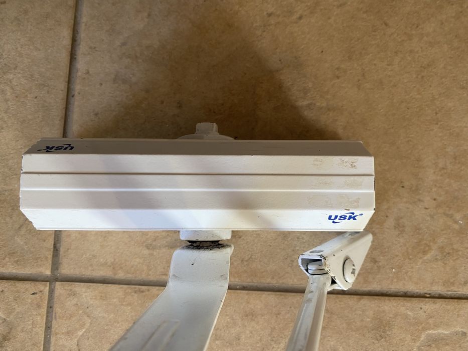 Доводчик двери USK для дверей 40-80 кг