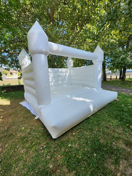 Insuflável CASTELO Alugamos insuflável pula pula para a sua festa