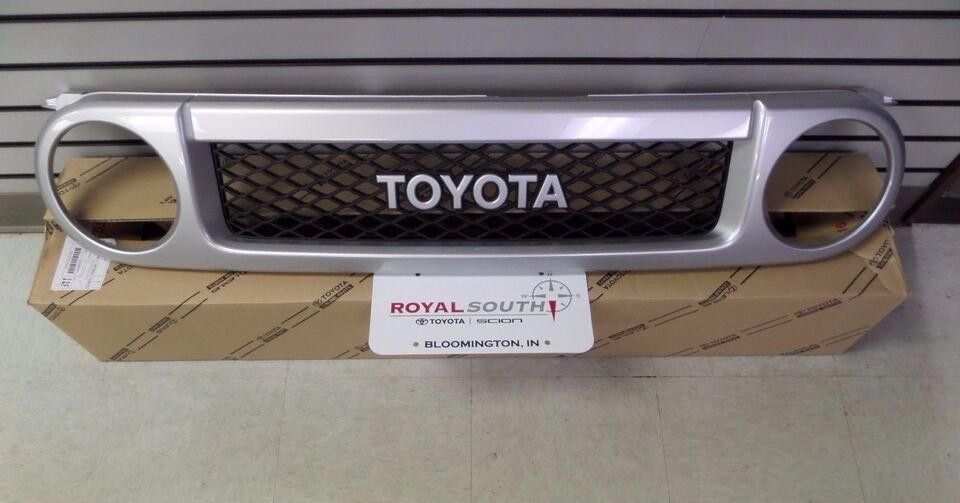 Toyota FJ Cruiser решітка радіатору решетка радиатора оригинал