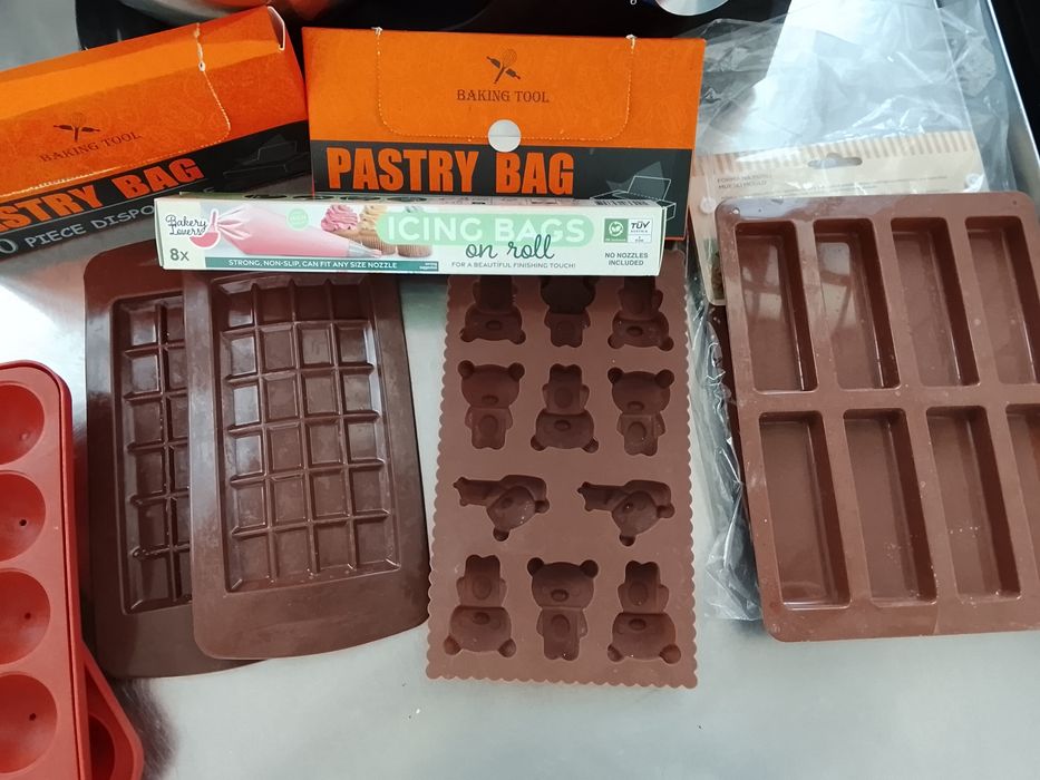 Formy silikonowe zajączki, kwiatki, rękaw cukierniczy kokilki