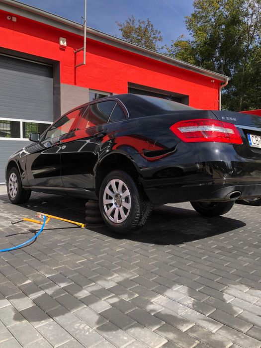 205/60/16 92H Goodyear UltraGrip  opona używana zimowa DOT 2020