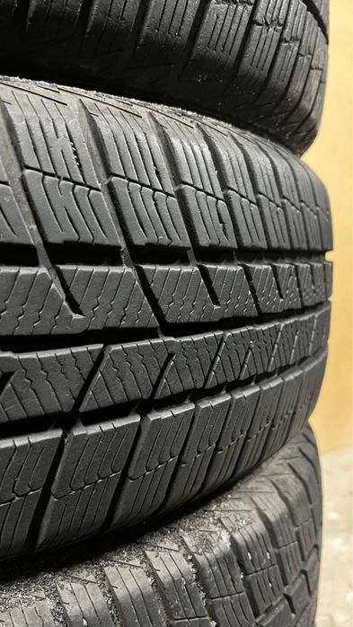 Комплект зимової гуми 215/60/17 Barum