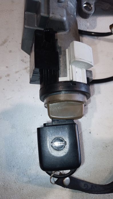 Nissan pathfinder stacyjka atomat