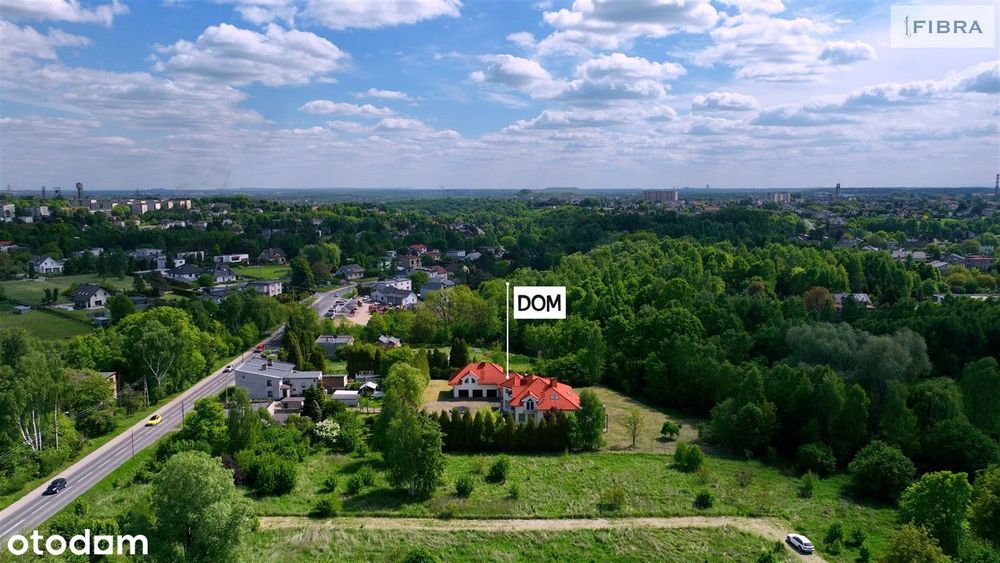 Dom z własnym lasem - 3 garaże z mieszkaniem