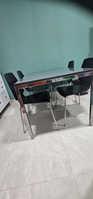 Vendo mesa com 4 cadeiras