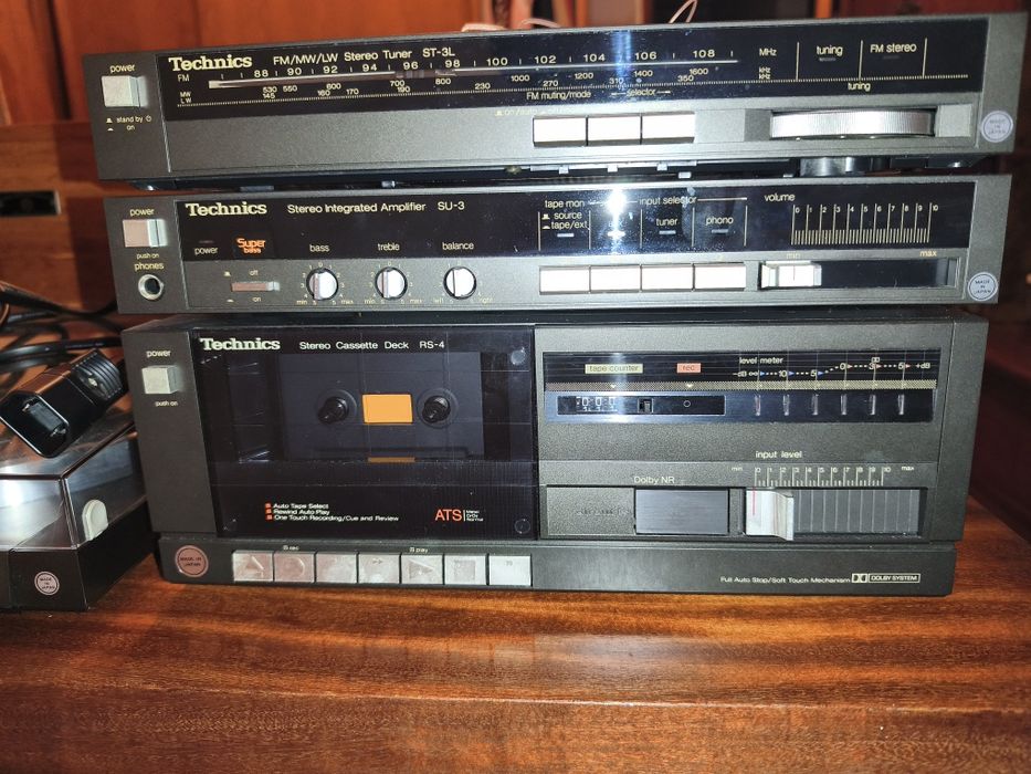 Aparelhagem Technics com gira-discos