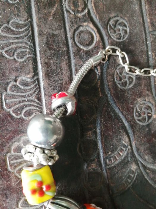 pulseira em metal , com alguns anos