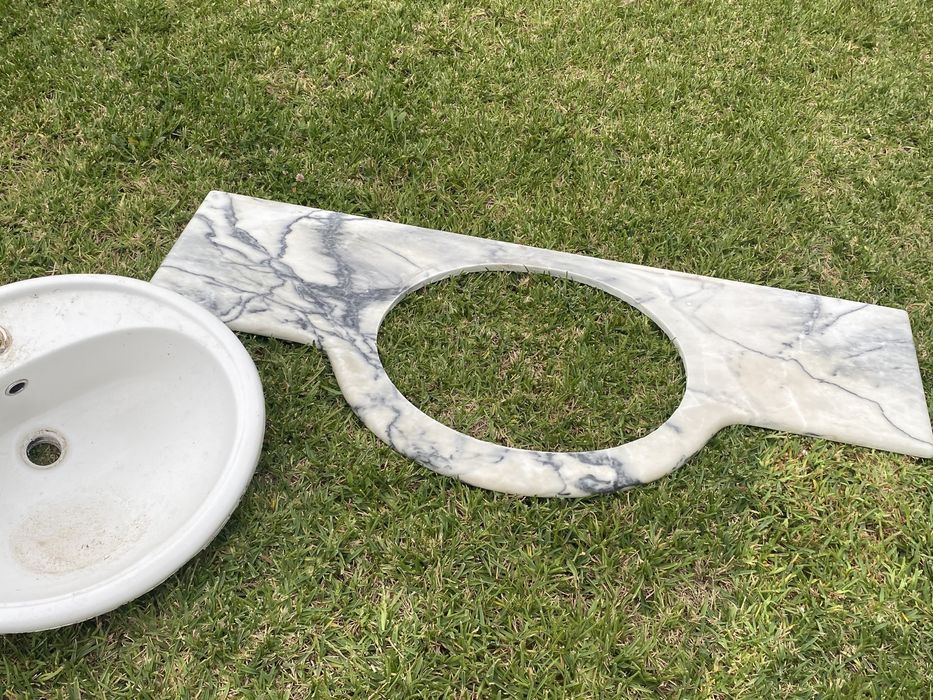 Vendo pedra e lavatório