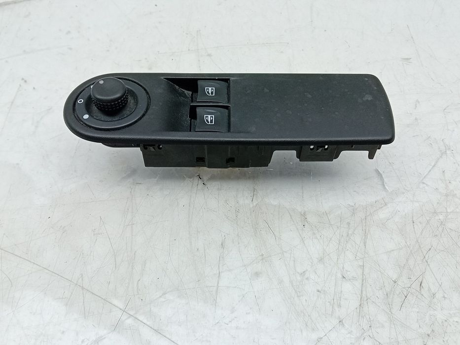 Comando / botão / interruptor vidros frente esquerdo RENAULT Clio IV (
