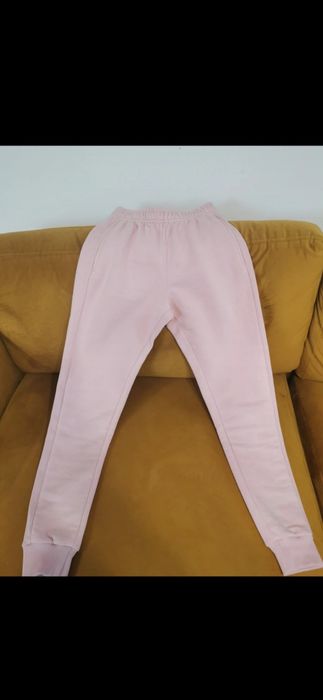 Śliczne spodnie dresowe rozm. S
Realnie XS/S
Uszyte na zamówienie
Bawe