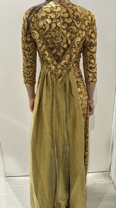 Conjunto dourado bordado