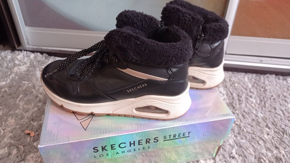 Кросівки дитячі.