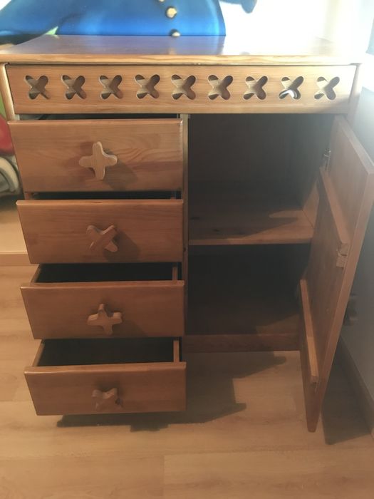 Muda fraldas com gavetas