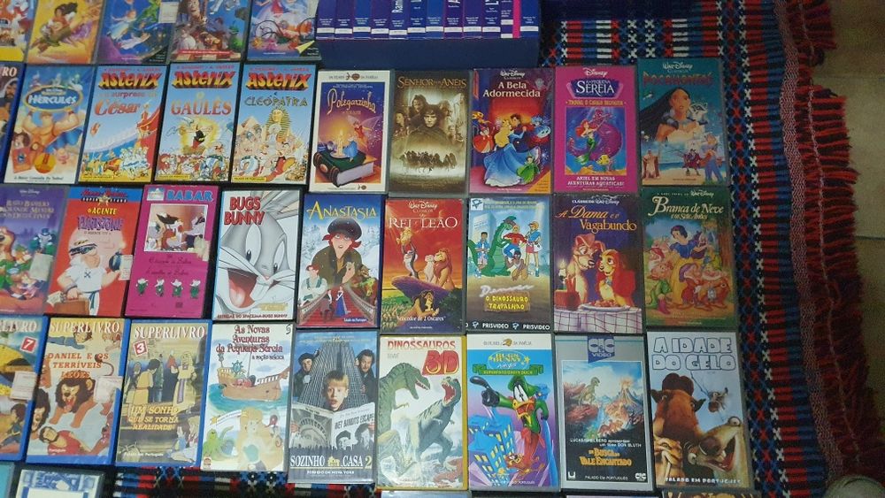 Lote de DVDs e VHS antigas