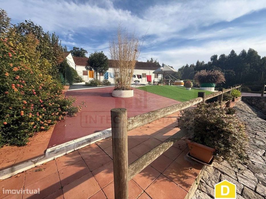 Quintinha com habitação, armazéns e terreno - Rio Maior