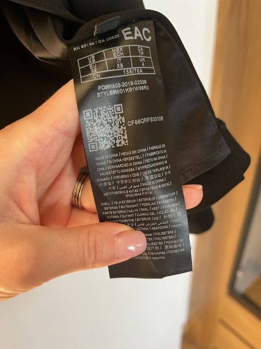 Guess sukienka z zakladkami z paskiem elegancka czarna 34 XS