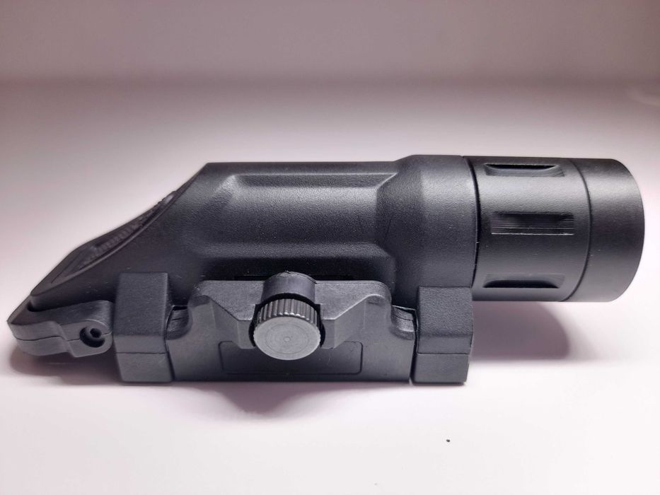 Lanterna Tática Tipo INFORCE Preta com Rail Picatinny - Potente e Compacta!