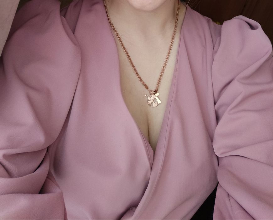 Короткое платье с объемными рукавами