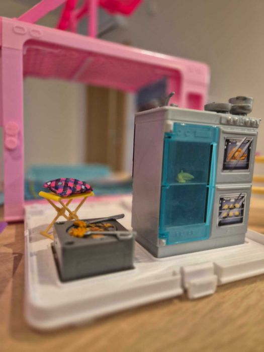 Domek, kamper, szafa barbie