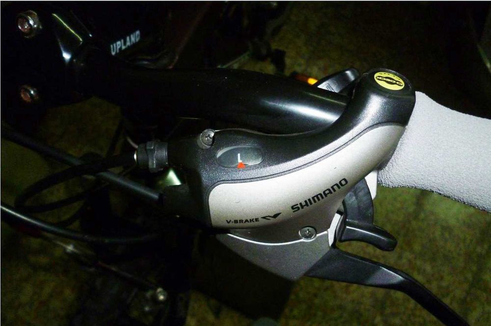 Bicicleta em alumínio. Vendo ou troco por instrumento musical.