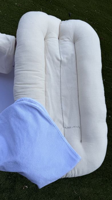 Ninho  ergonômico  para bebé + protetor impermeável e capas em algodão.