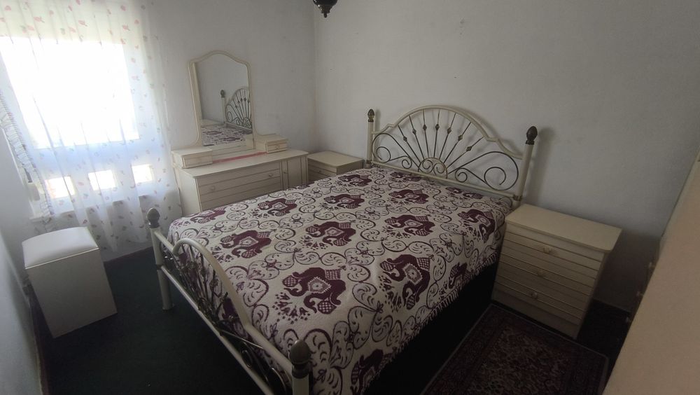 Cama + Roupeiro + Mesas de Cabeceira