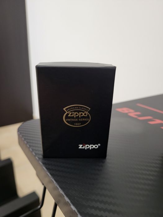 Zippo Marlboro dourado