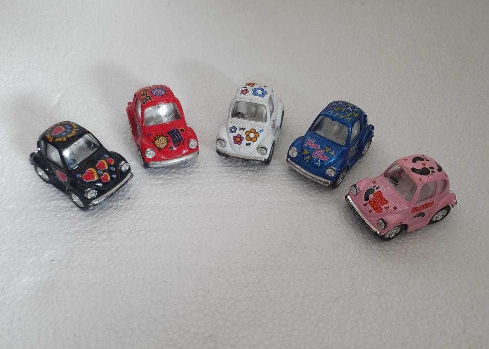 5 Lindíssimos VW Carochas / Beetles de cores diferente - KINTOY