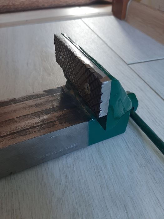 Лещата ( тіски саморобні)