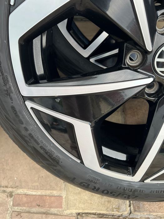 Диски з шинами VW Volkswagen r19 5/112 id 3 id4 7.5j et 50 contenintal 215/50 r19 з датчиками тиску