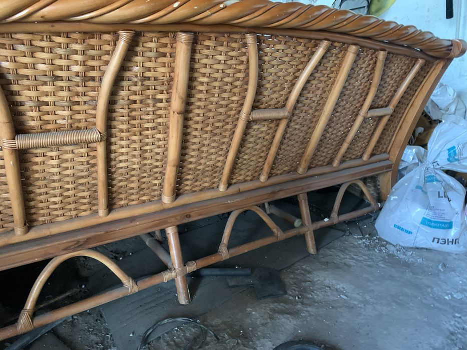 Продам диван ротанговый в хорошем состоянии