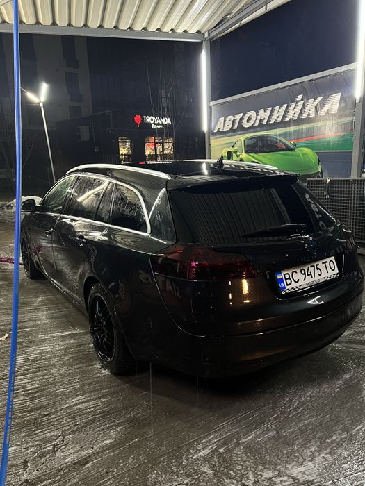 Opel Insignia 2012 року 2.0 дизель 160 к.с автомат