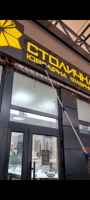 Мойка окон, витрин, миття вітрин, мийка вікон
