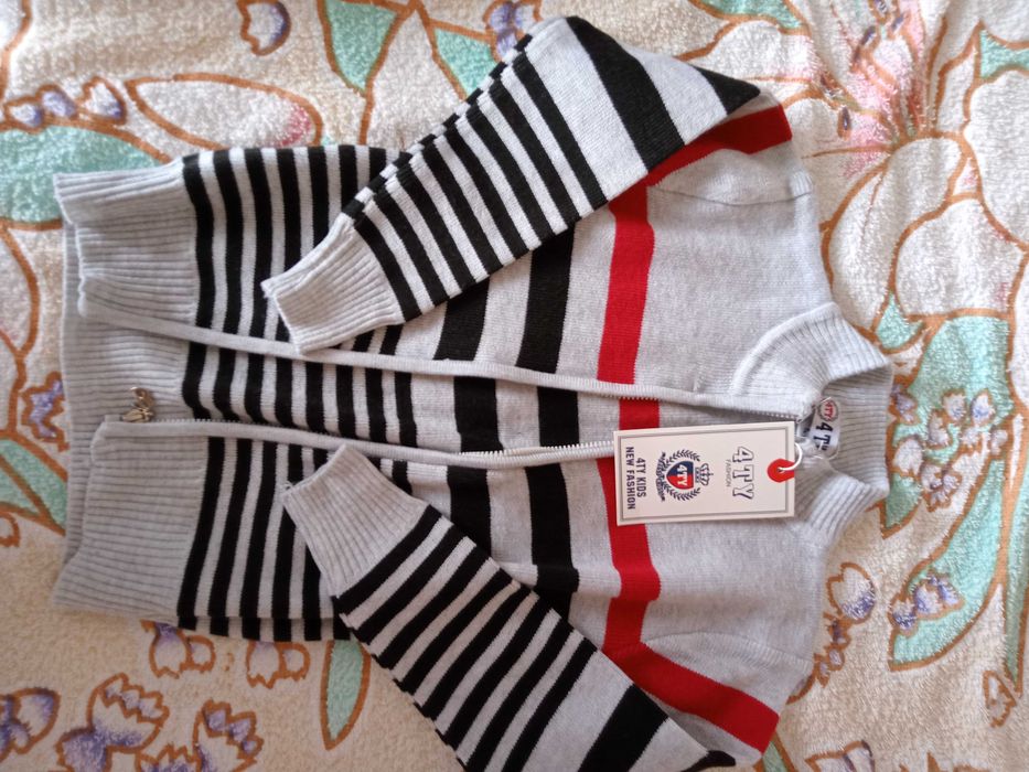 Продам кофточку на хлопчика