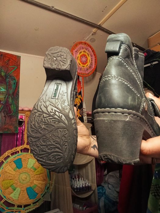 Botins Em couro pretos com salto