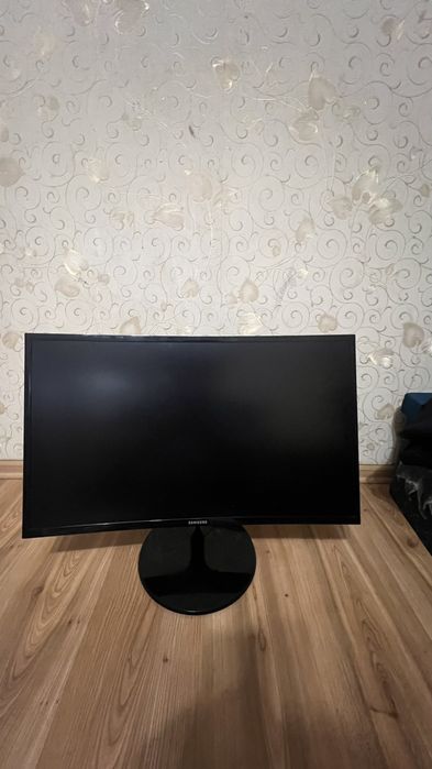 Монітор 24" Samsung Essential Curved S3