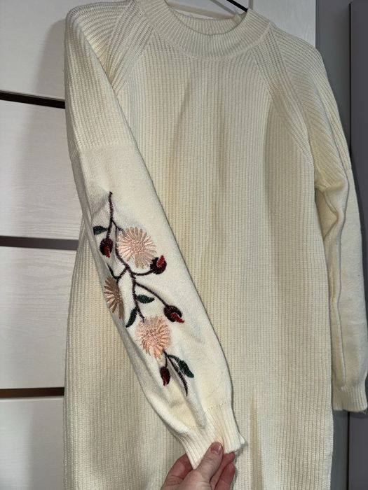 Молочно-біла сукня тепла з квітами ,українська