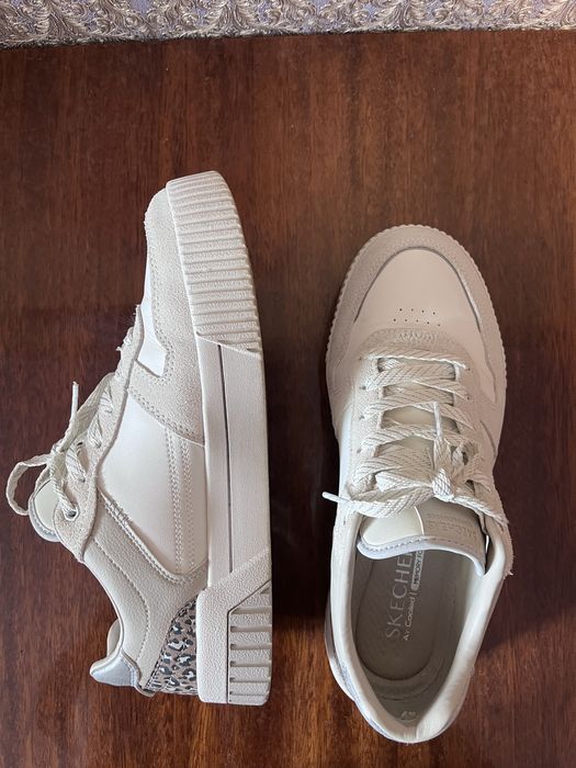 Кеды Skechers.