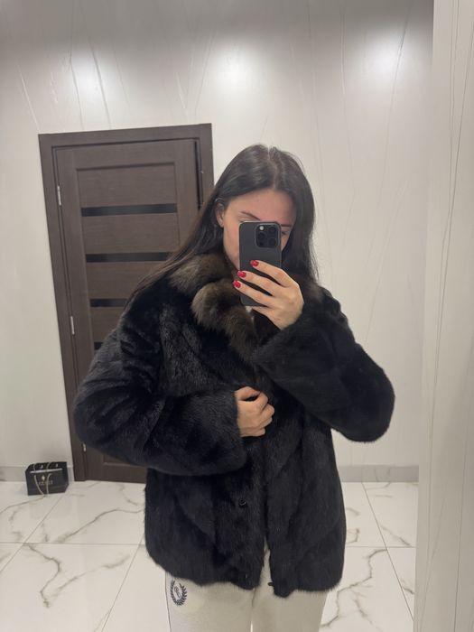 Шуба норковая с воротником из песца