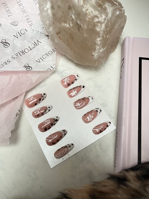 Press on nails