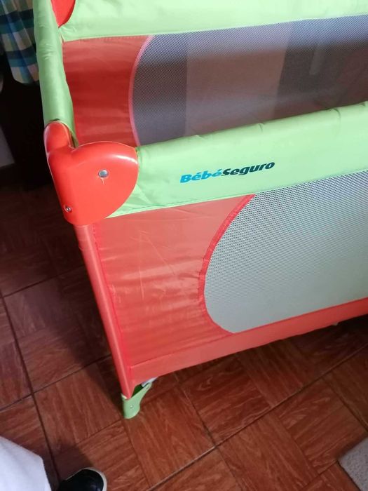 Cama de viagem laranja + colchão