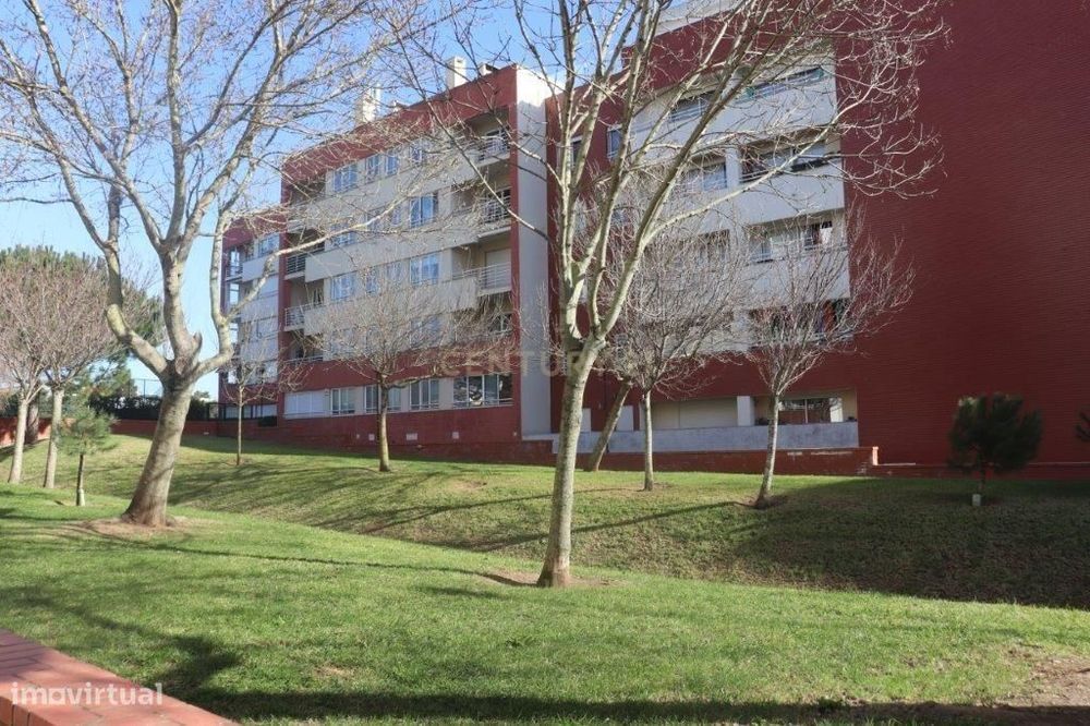Apartamento T2 em São Domingos de Rana (com 2 parqueamentos)