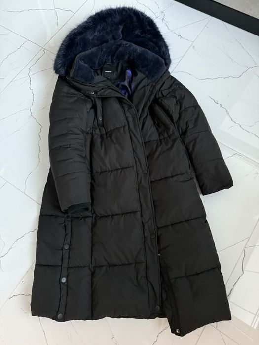 Desigual długi płaszcz zimowy z kapturem