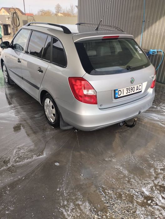 Авто автомобіль машина Skoda fabia 2